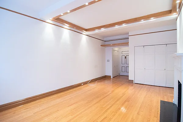 Rented by WAM Partners - William Moses Co. | media 10