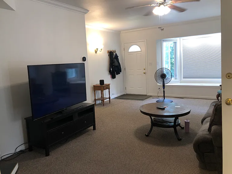 308 NW Webb St — Photo 3
