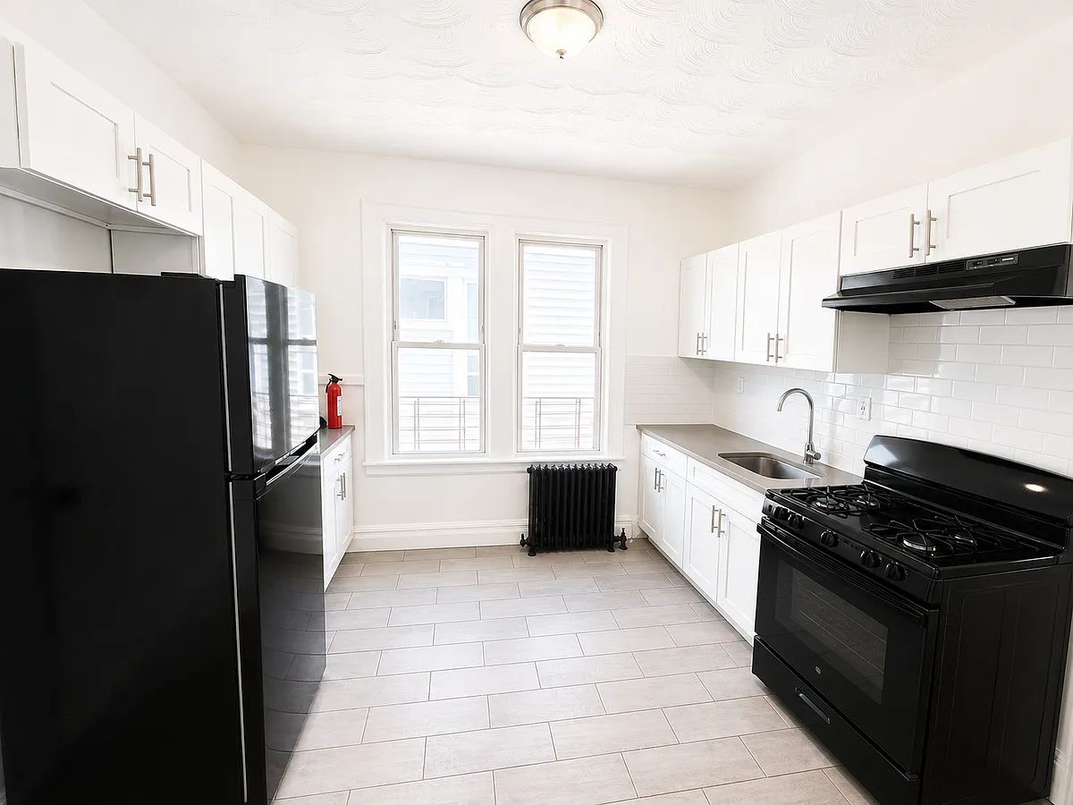 Building Photo - 594 S 19th St #2