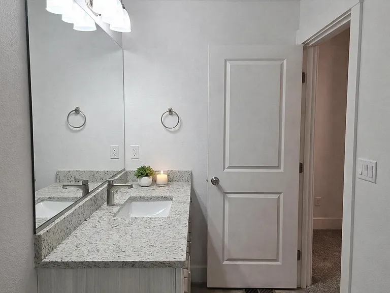 5846 W 40th Ct — Photo 10