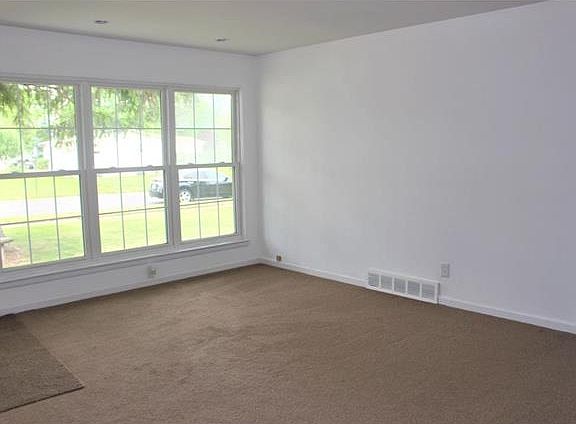 3rd image of 1000 Florland Dr