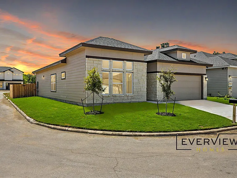 405 Park Cir — Photo 1