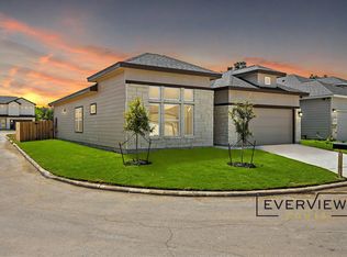 405 Park Cir, Hondo, TX 78861