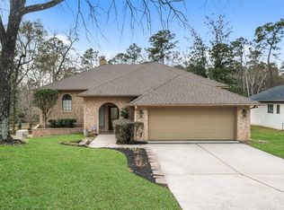 6 Highland Hollow Dr, Conroe, TX 77304