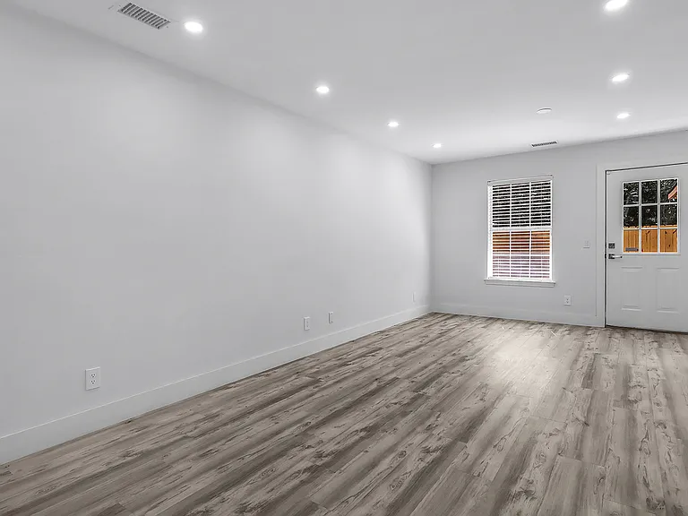 11903 Apache Ave #3 — Photo 16