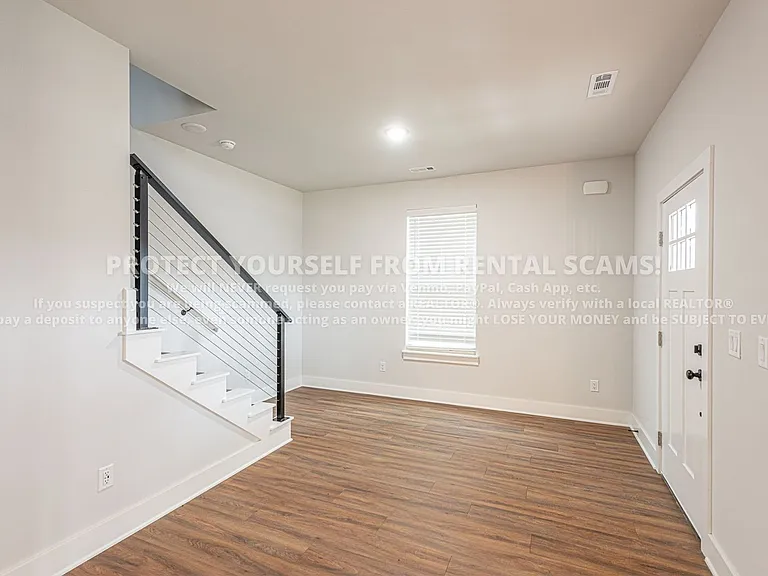 1047 S Laramie Hts — Photo 2