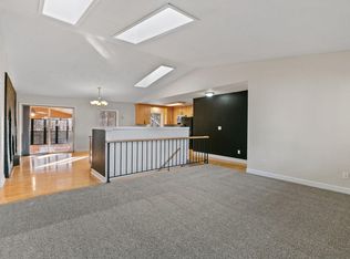 1382 Lakeside Cir, Eagan, MN 55123