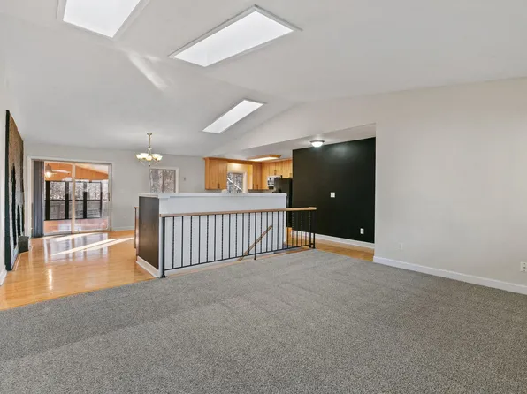 1382 Lakeside Cir, Eagan, MN 55123