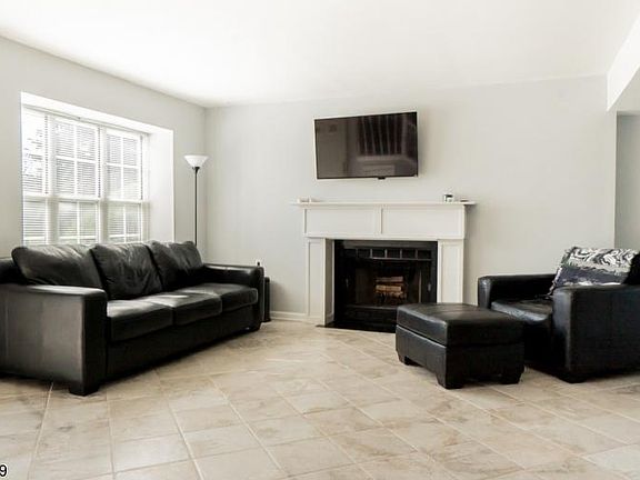 3rd image of 29 Almond Dr