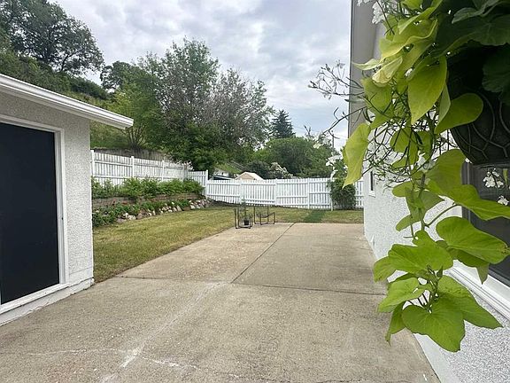 5th image of 10826 W 103a St