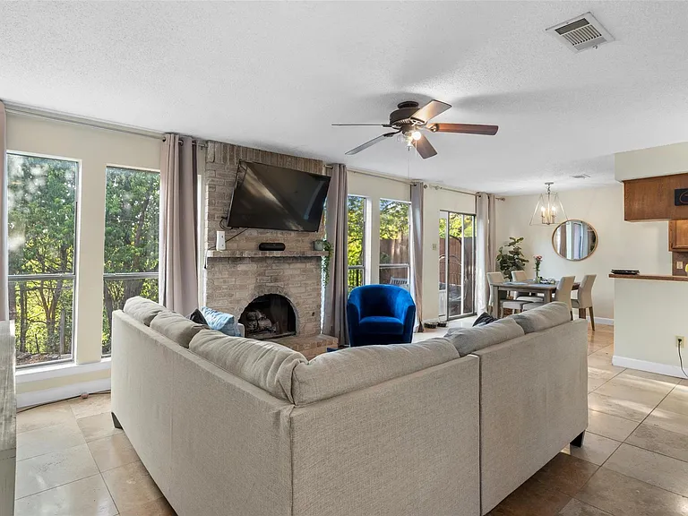 6492 Hart Ln — Photo 2