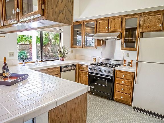 5th image of 26040 Moreno Dr