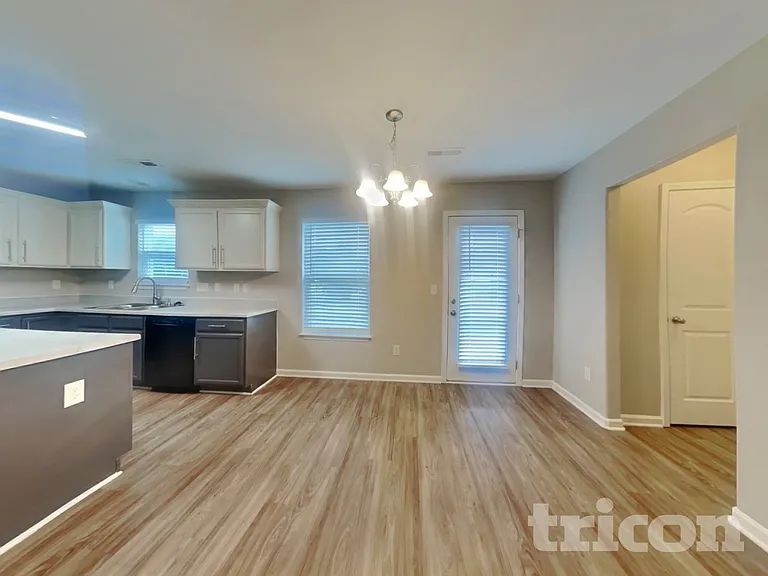 1524 Hamilton Hills Dr — Photo 4