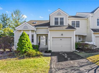 1 Berwick Ct, Fishkill, NY 12524
