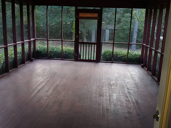 Screened in porch