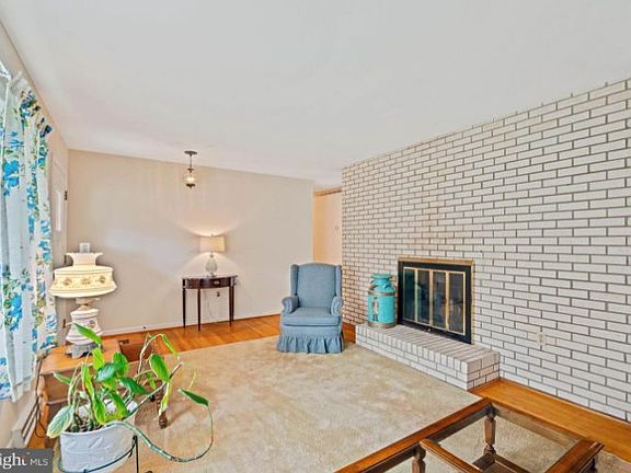5th image of 3240 Woodland Ln