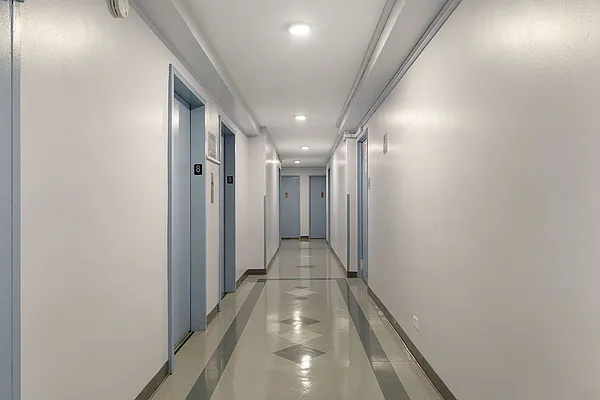 Sold by Thomas Lipovetsky, LREB | media 53