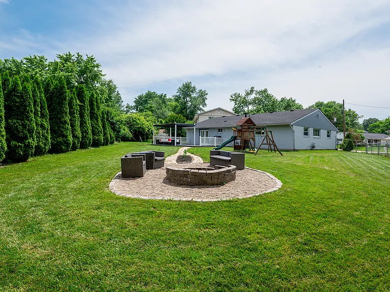 988 Yarger Dr — Photo 24