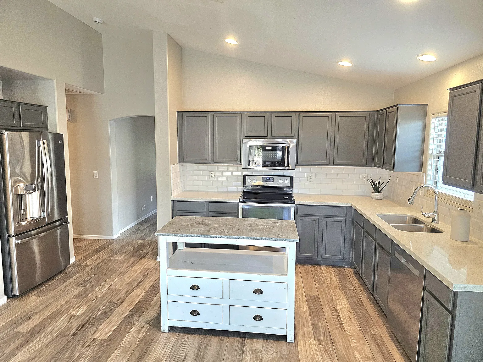 4 bed, 1831 sqft, $2,350 — Photo 2