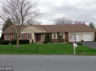 3415 Carnoustie Dr, Chambersburg, PA 17202