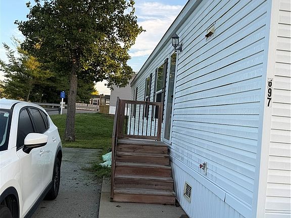 3rd image of 697 Regent Dr