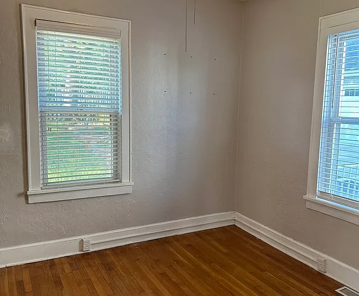 1722 W Woodbine Ave — Photo 7