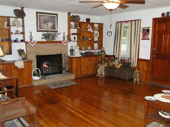 4th image of 180 SE Montgomery Pl