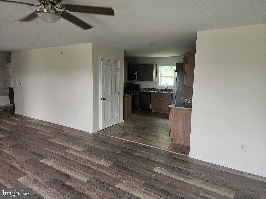 4 bed, $2,900 — Photo 3