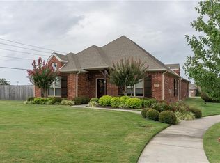 7132 Crisler Ct, Springdale, AR 72762