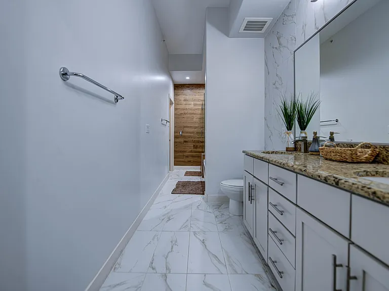 945 E Playa Del Norte Dr #2025 — Photo 14