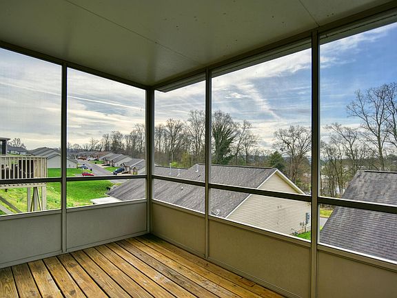 4th image of 5834 Metropolitan Way