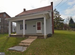 18 Main St, Womelsdorf, PA 19567