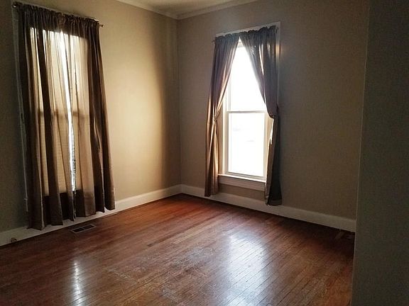 5th image of 115 E Ohio St
