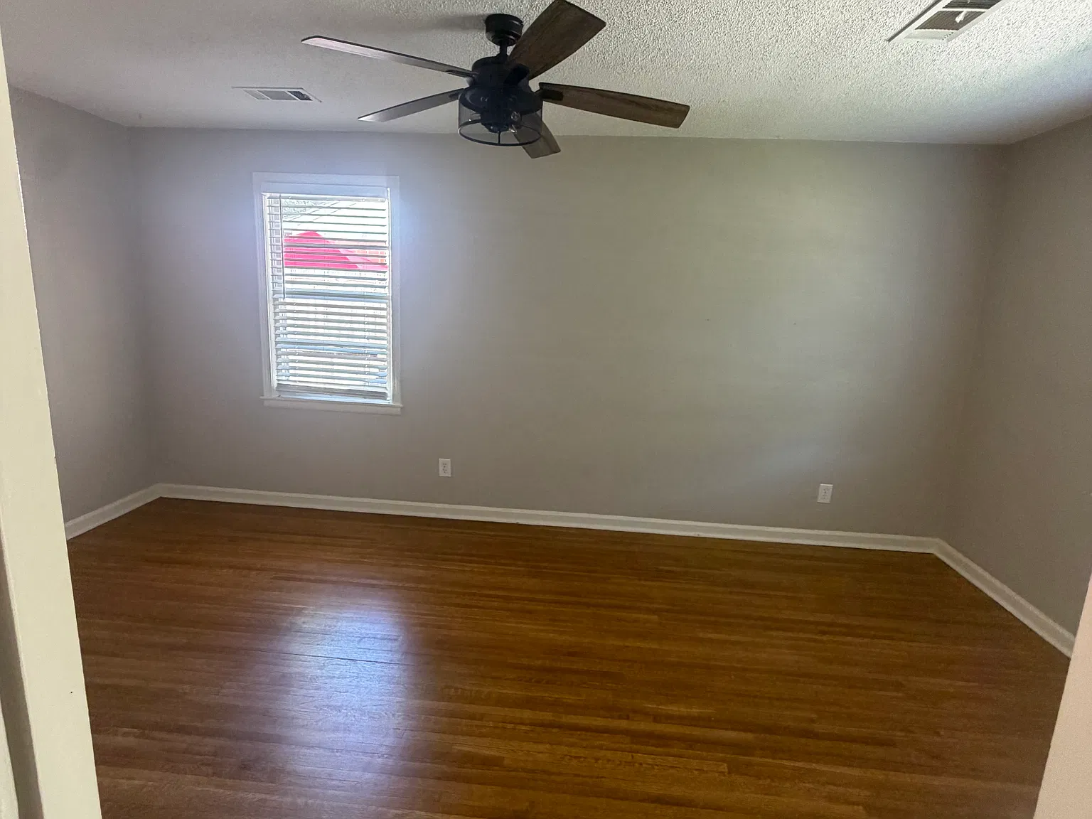 5 bed, 1850 sqft, $2,000 — Photo 3
