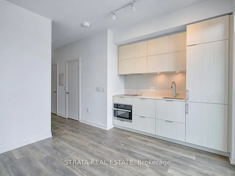 20 Richardson St #506 — Photo 3