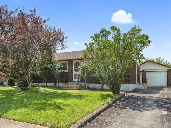 7427 Merritt Ave, Niagara Falls, ON L2G 5C3