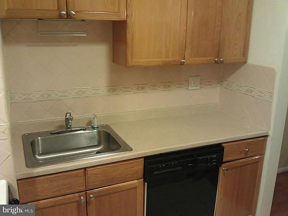 3rd image of 4410 Briarwood Ct N APT 33