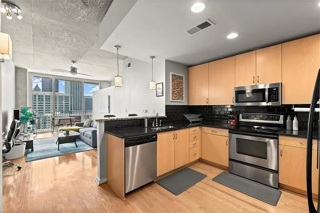 1 bed, 1.0 bath, 744 sqft, $2,000 — Photo 3
