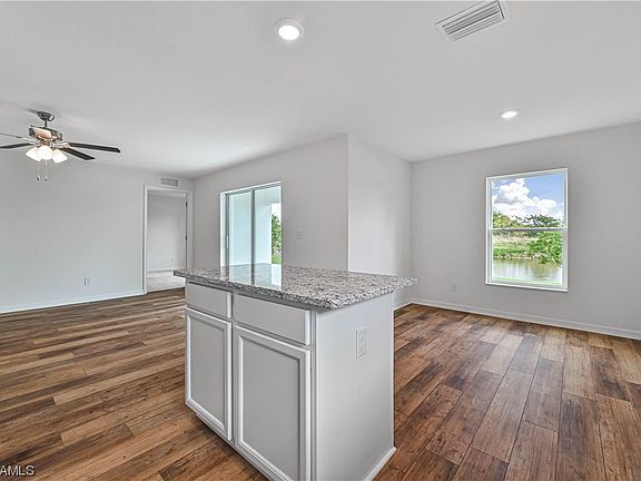 4th image of 2112 NE 1st Ave