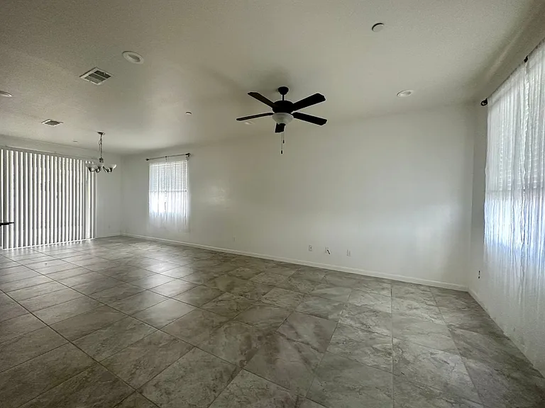 3233 N Kent St — Photo 12