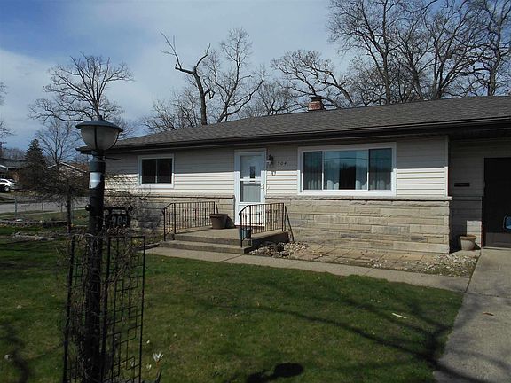 2nd image of 904 Woodbine Way