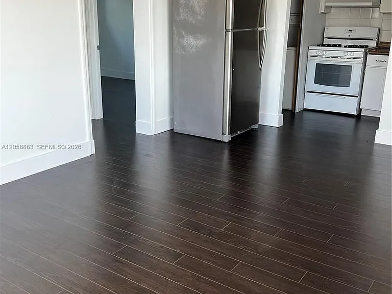 107 SW 18th Ct #12 — Photo 9