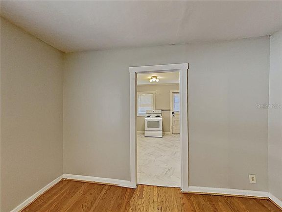 3rd image of 1014 E Genesee St