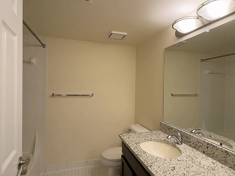 Lakeside Village Apartments — Photo 115