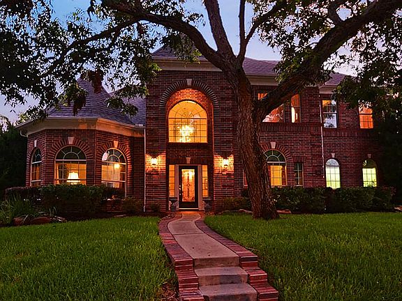 THIS ELEGANT HOME HAS FANTASTIC CURB APPEAL!