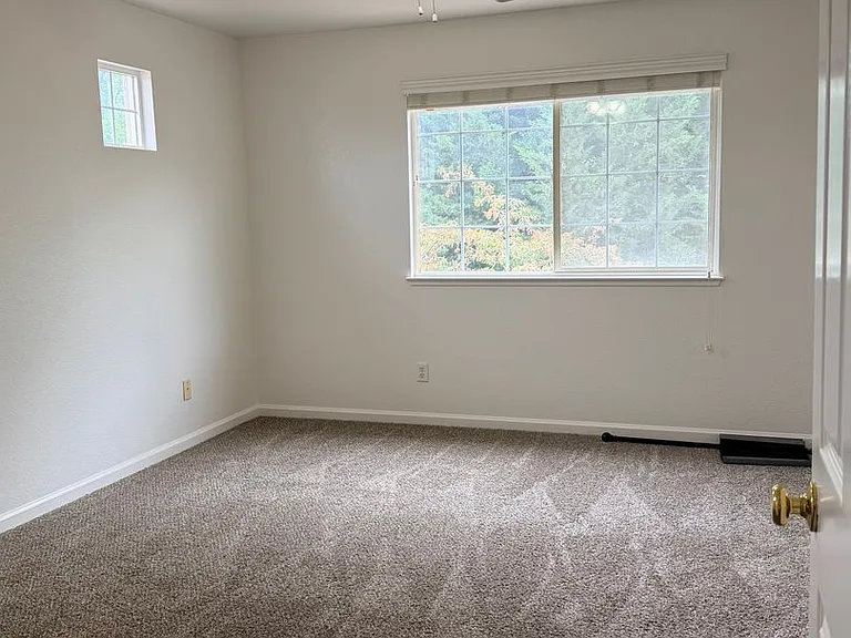2520 Roman Dr — Photo 8