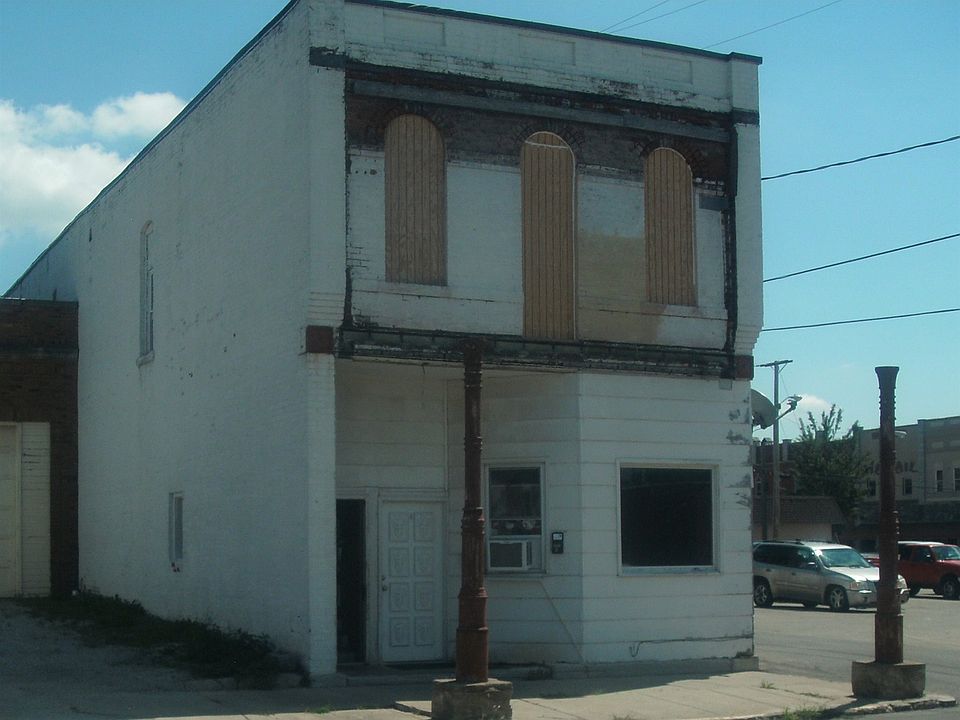 2nd image of 115 N Canal St
