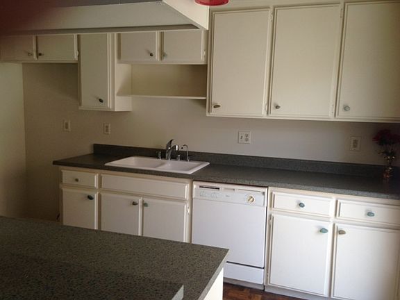 3rd image of 1447 W 218th St