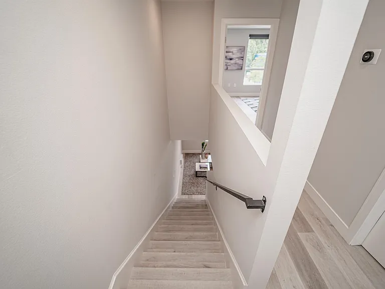 1323 1/2 Bates Ave — Photo 37