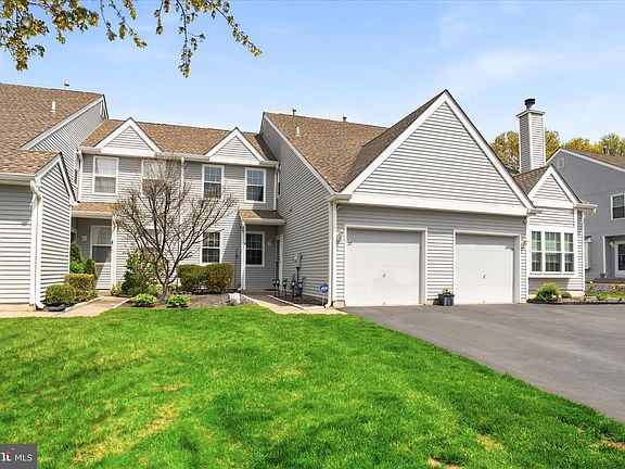 2nd image of 27 Aspen Ct